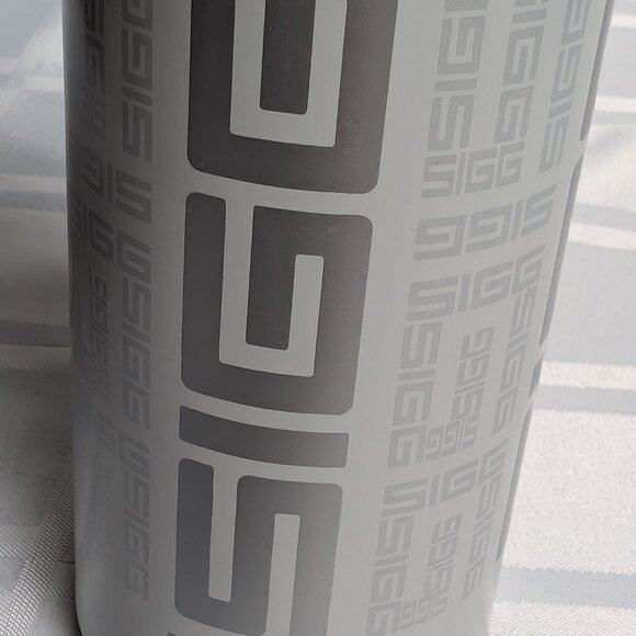 SIGG SWISS MADE METAL WATER BOTTLE SPORTS 0.6 LT SILVER AND WHITE LIDDED SPORTS - Picture 6 of 16